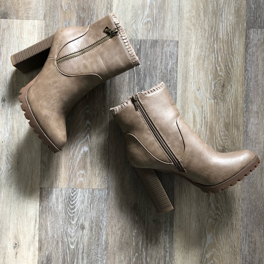New without tags. Tan bootie.